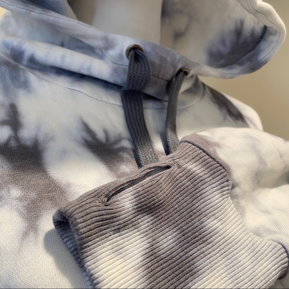NWT Tie Dye Cropped Hoodie Sweatshirt - Indigo - Picture 6 of 10